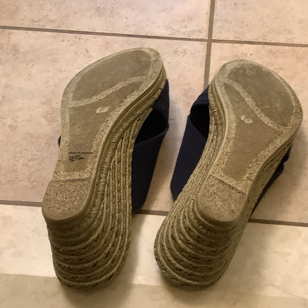 CHARLESTON SHOE CO. Porter - Navy Wedge Sandals - Picture 7 of 7